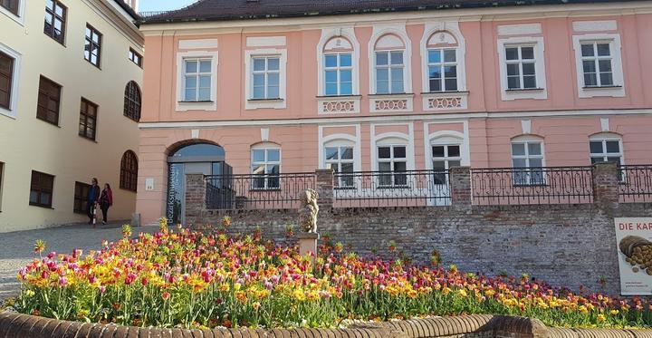 Schloss Dachau Cafe Restaurant